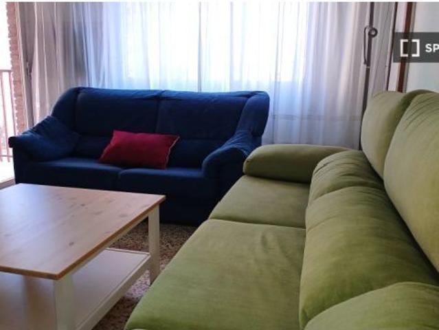 Se alquila habitación en piso compartido de 4 habitaciones en Murcia