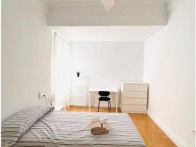 Se alquila habitación en piso compartido de 4 habitaciones en Murcia, se permite fumar