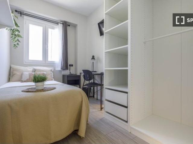 Se alquila habitación en piso compartido de 4 habitaciones en Mestalla