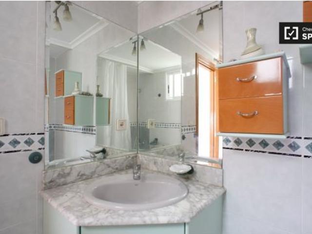 Se alquila habitación en piso compartido de 4 habitaciones en Mislata, ideal para estudiantes