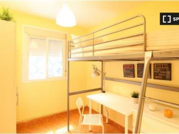 Se alquila habitación en piso compartido de 4 habitaciones en Opañel