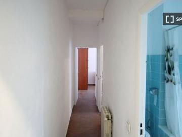 Se alquila habitación en piso compartido de 4 habitaciones en Abrantes