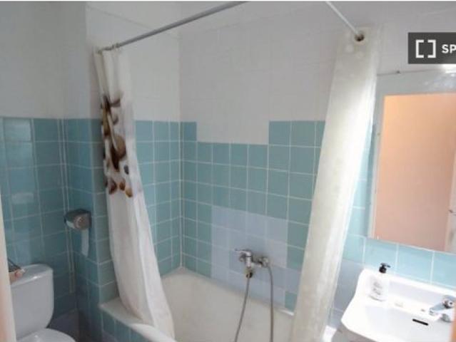 Se alquila habitación en piso compartido de 4 habitaciones en Abrantes