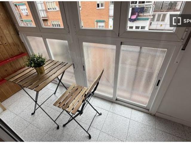 Se alquila habitación en piso compartido de 4 habitaciones en Alcalá de Henares, no parejas