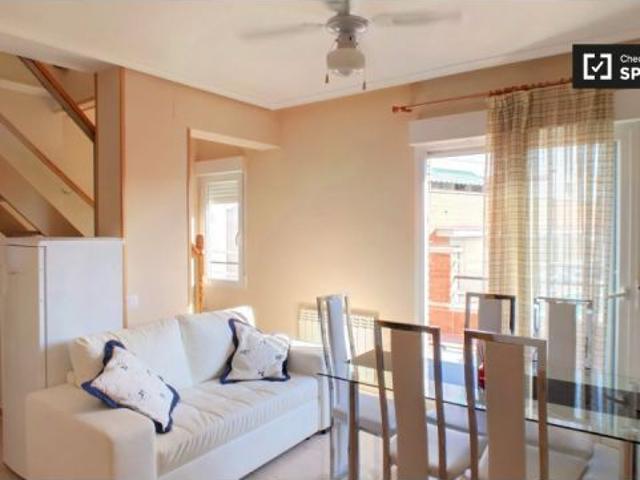 Se alquila habitación en piso compartido de 4 habitaciones en Alcalá de Henares