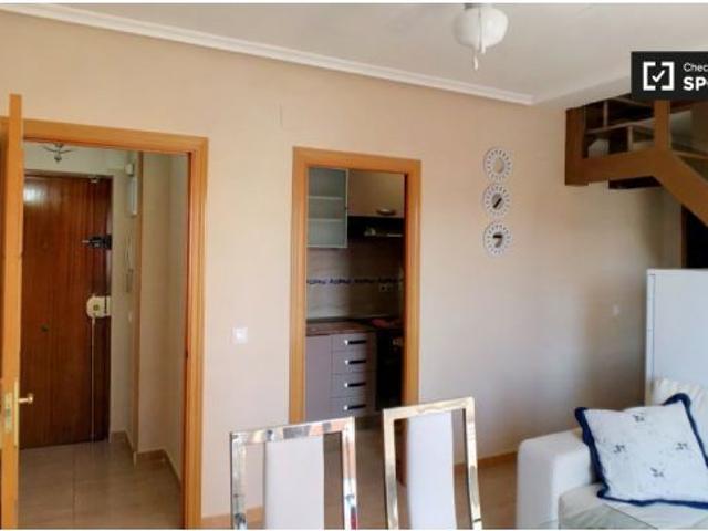 Se alquila habitación en piso compartido de 4 habitaciones en Alcalá de Henares
