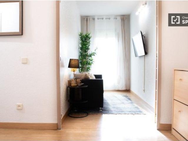 Se alquila habitación en piso compartido de 4 habitaciones en Alcalá de Henares