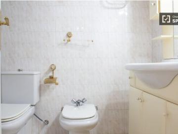 Se alquila habitación en piso compartido de 4 habitaciones en Alcalá de Henares