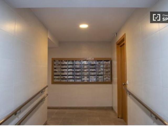 Se alquila habitación en piso compartido de 4 habitaciones en Alcalá de Henares
