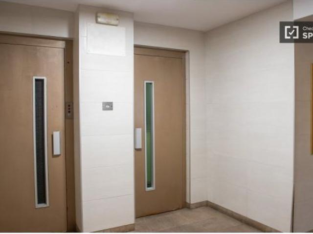 Se alquila habitación en piso compartido de 4 habitaciones en Alcalá de Henares