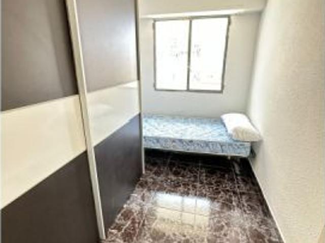 Se alquila habitación en piso compartido de 4 habitaciones en Alicante, todos los gastos incluidos