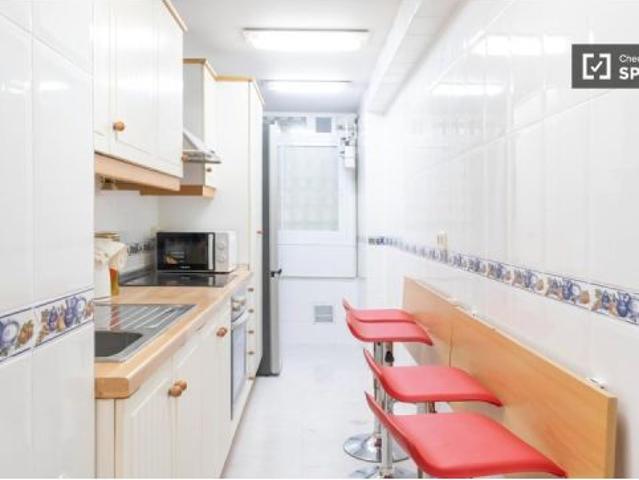Se alquila habitación en piso compartido de 4 habitaciones en Aluche