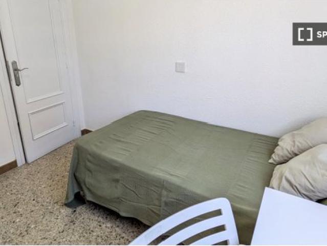 Se alquila habitación en piso compartido de 4 habitaciones en Burjassot, todos los gastos incluidos