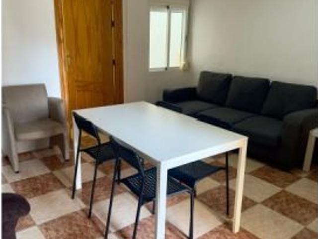 Se alquila habitación en piso compartido de 4 habitaciones en Camino de Ronda, Granada. Solo para es