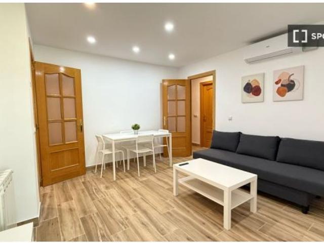 Se alquila habitación en piso compartido de 4 habitaciones en Casco Histórico de Barajas