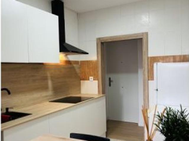 Se alquila habitación en piso compartido de 4 habitaciones en Casería de Montijo, solo chicas, profe