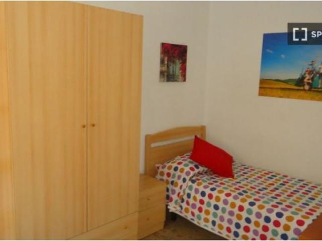 Se alquila habitación en piso compartido de 4 habitaciones en Cercadilla Medina Azahara