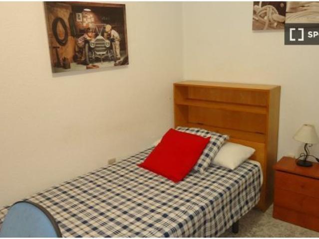 Se alquila habitación en piso compartido de 4 habitaciones en Ciudad Jardín