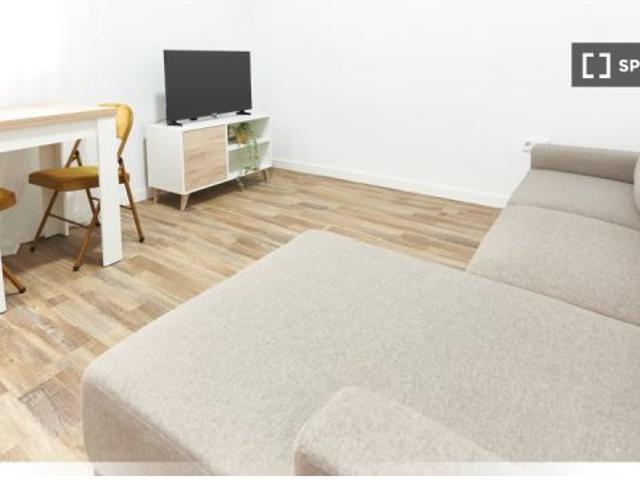 Se alquila habitación en piso compartido de 4 habitaciones en Ciudad Jardín, ideal para profesionale