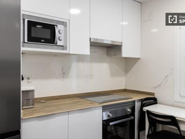 Se alquila habitación en piso compartido de 4 habitaciones en Comillas, todos los gastos incluidos