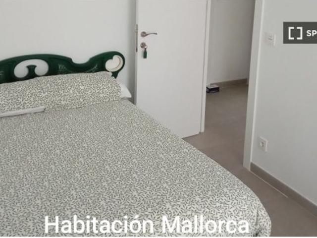 Se alquila habitación en piso compartido de 4 habitaciones en Delicias Canterac