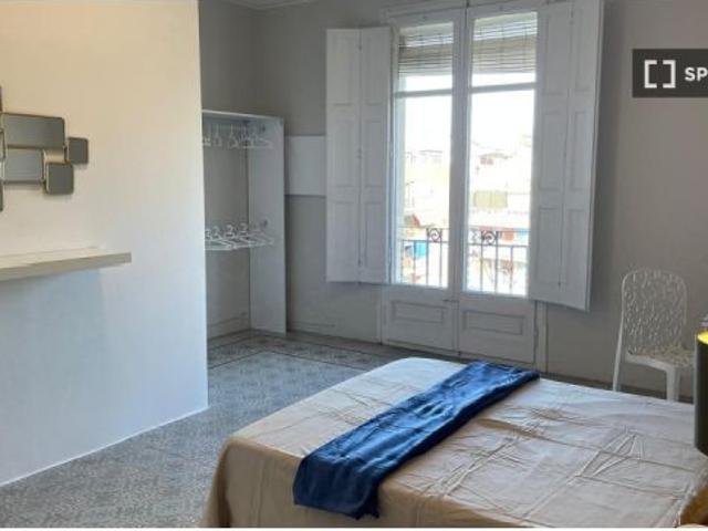 Se alquila habitación en piso compartido de 4 habitaciones en El Fort Pienc, gastos incluidos