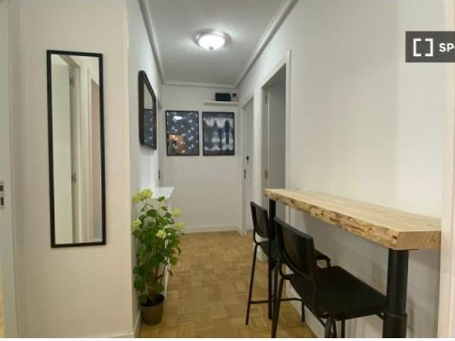 Se alquila habitación en piso compartido de 4 habitaciones en Entrevías