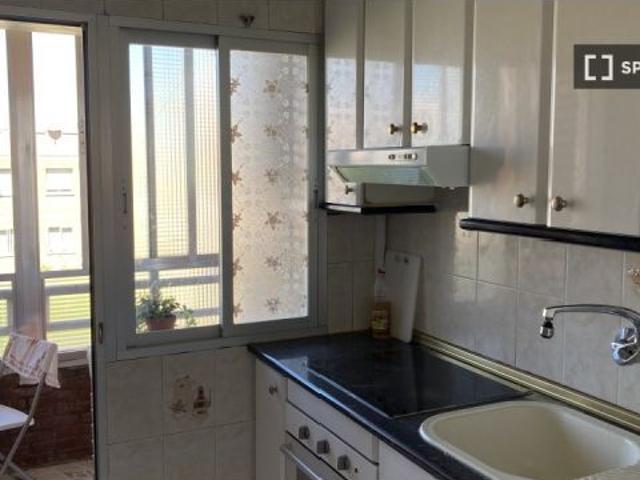 Se alquila habitación en piso compartido de 4 habitaciones en Entrevías