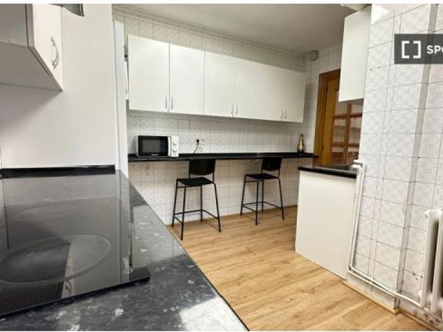 Se alquila habitación en piso compartido de 4 habitaciones en Fuenlabrada