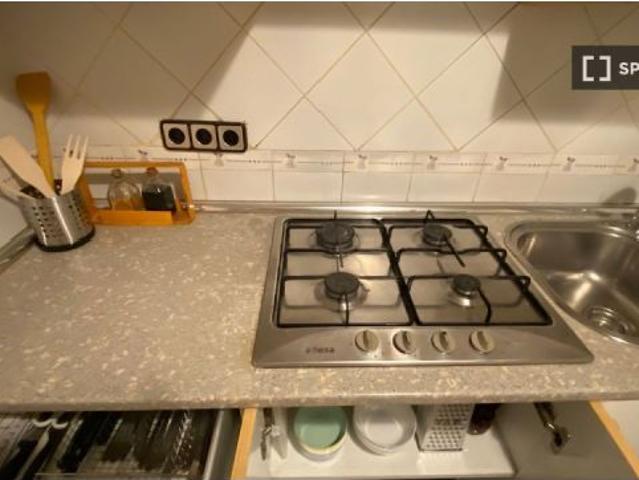 Se alquila habitación en piso compartido de 4 habitaciones en Goya, se admiten profesionales y estud