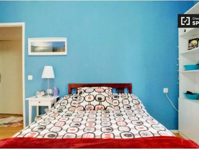 Se alquila habitación en piso compartido de 4 habitaciones en Hispanoamérica, solo chicas, solo estu