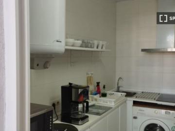 Se alquila habitación en piso compartido de 4 habitaciones en La Aurora