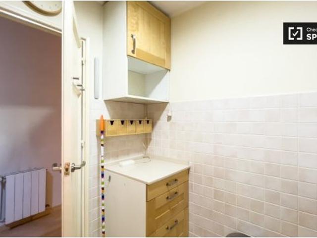 Se alquila habitación en piso compartido de 4 habitaciones en La Sagrada Familia