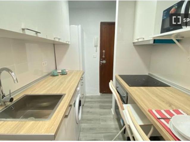 Se alquila habitación en piso compartido de 4 habitaciones en Los Ángeles