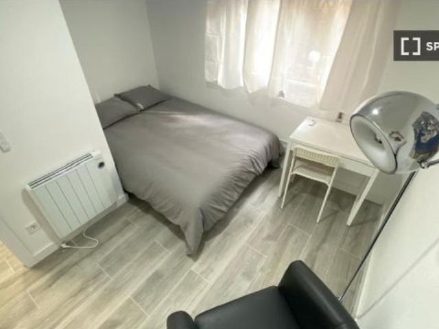 Se alquila habitación en piso compartido de 4 habitaciones en Los Ángeles