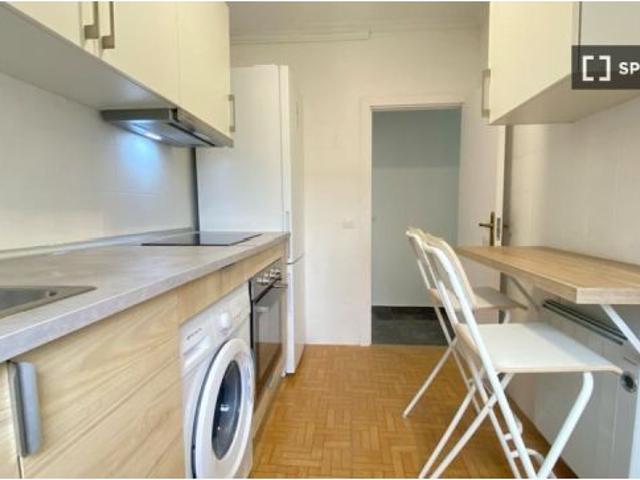 Se alquila habitación en piso compartido de 4 habitaciones en Los Rosales, Madrid