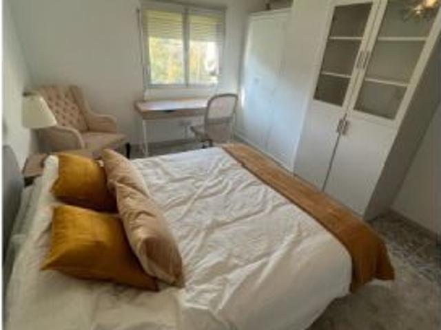 Se alquila habitación en piso compartido de 4 habitaciones en Parque Victoria Eugenia, Málaga