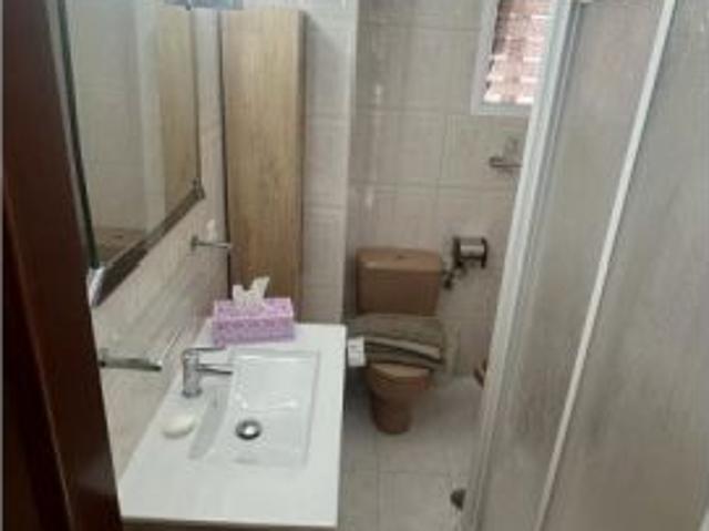 Se alquila habitación en piso compartido de 4 habitaciones en Parque Victoria Eugenia, Málaga