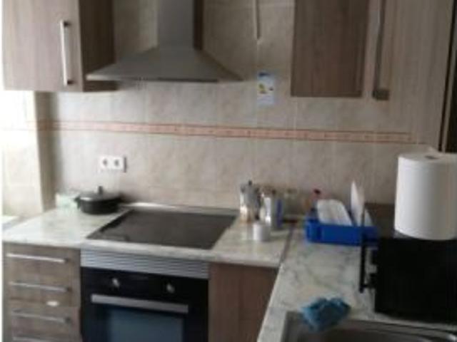Se alquila habitación en piso compartido de 4 habitaciones en Paterna, gastos incluidos