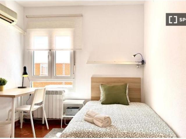 Se alquila habitación en piso compartido de 4 habitaciones en Pradolongo, no parejas