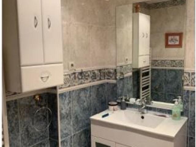 Se alquila habitación en piso compartido de 4 habitaciones en Rosas, gastos incluidos