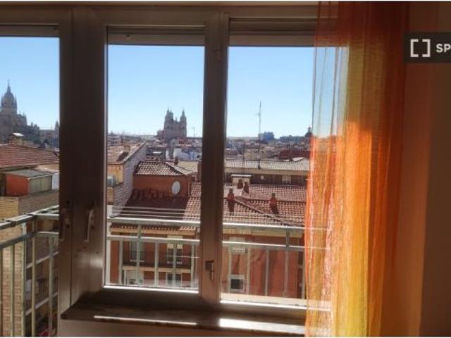 Se alquila habitación en piso compartido de 4 habitaciones en Salamanca