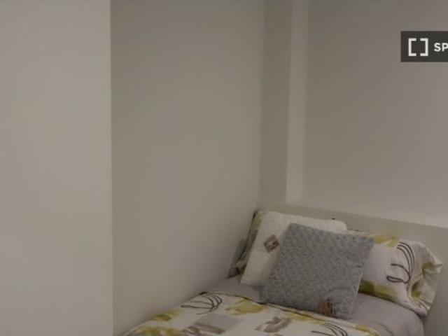 Se alquila habitación en piso compartido de 4 habitaciones en Salamanca