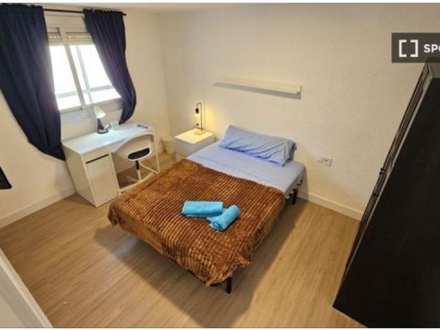 Se alquila habitación en piso compartido de 4 habitaciones en San Vicente del Raspeig, gastos inclui