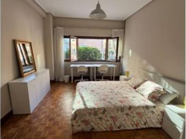 Se alquila habitación en piso compartido de 4 habitaciones en San Pedro de Deustu, todos los gastos