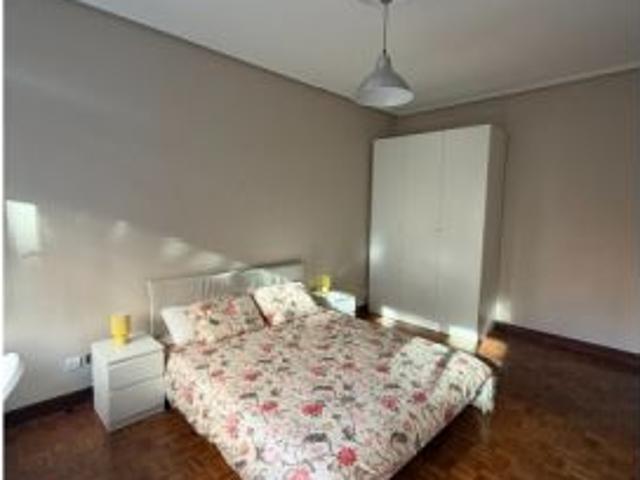 Se alquila habitación en piso compartido de 4 habitaciones en San Pedro de Deustu, todos los gastos
