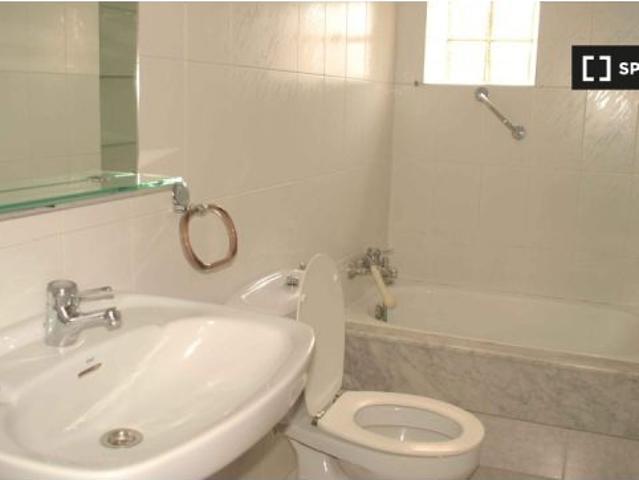 Se alquila habitación en piso compartido de 4 habitaciones en Vigo, todos los gastos incluidos