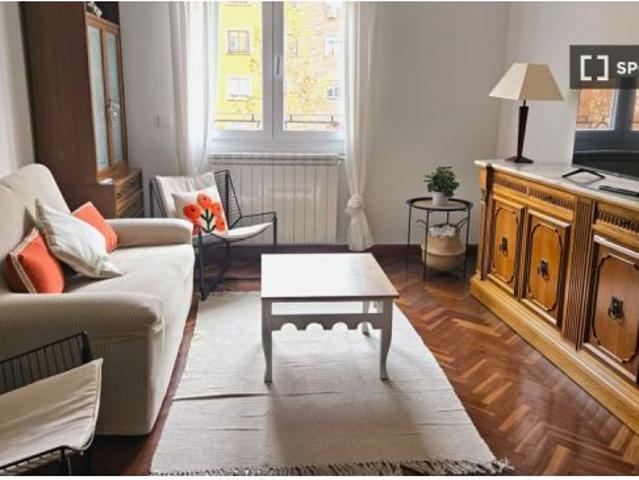 Se alquila habitación en piso compartido de 4 habitaciones en Zaragoza, todos los gastos incluidos