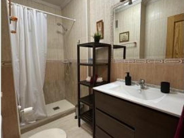 Se alquila habitación en piso compartido de 5 habitaciones en Murcia