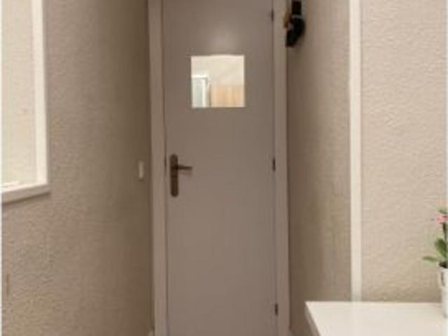 Se alquila habitación en piso compartido de 5 habitaciones en Numancia